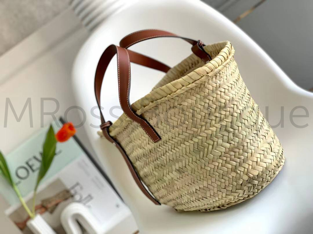 Женская сумка Loewe Basket плетёная бежевого цвета большая