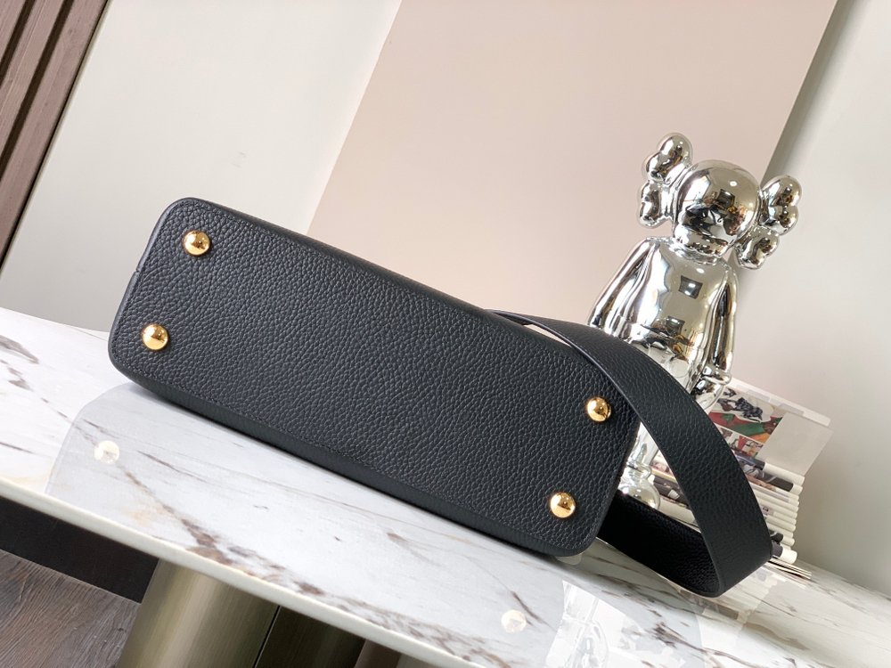Louis Vuitton Capucines MM
