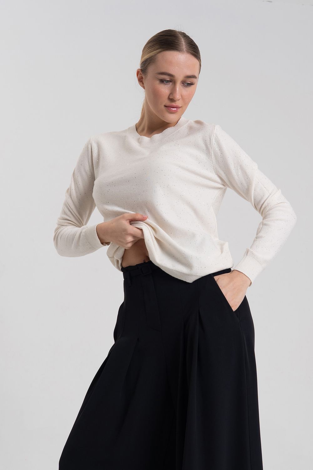 Джемпер с пайетками J-Clair