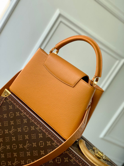 Louis Vuitton Capucines MM