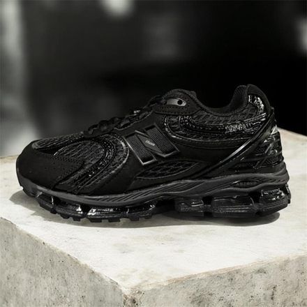 New Balance 1954R • Total Black