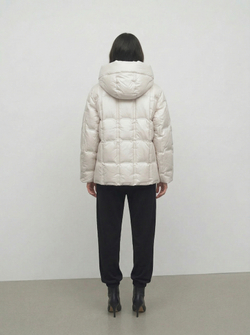 Легкая пуховая куртка