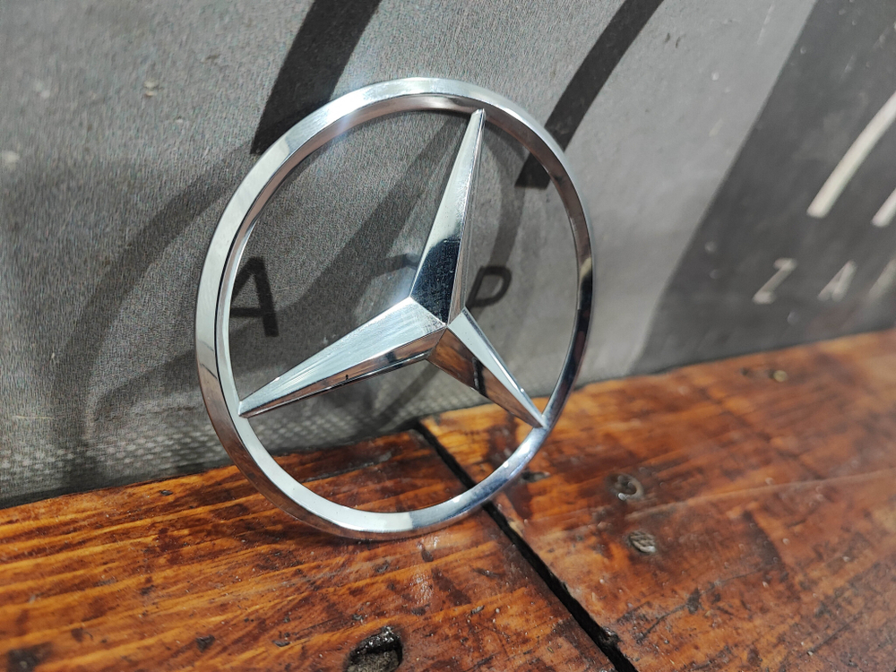 Эмблема крышки багажника Mercedes C-Class (W205) 14-23 Б/У Оригинал A2058174500