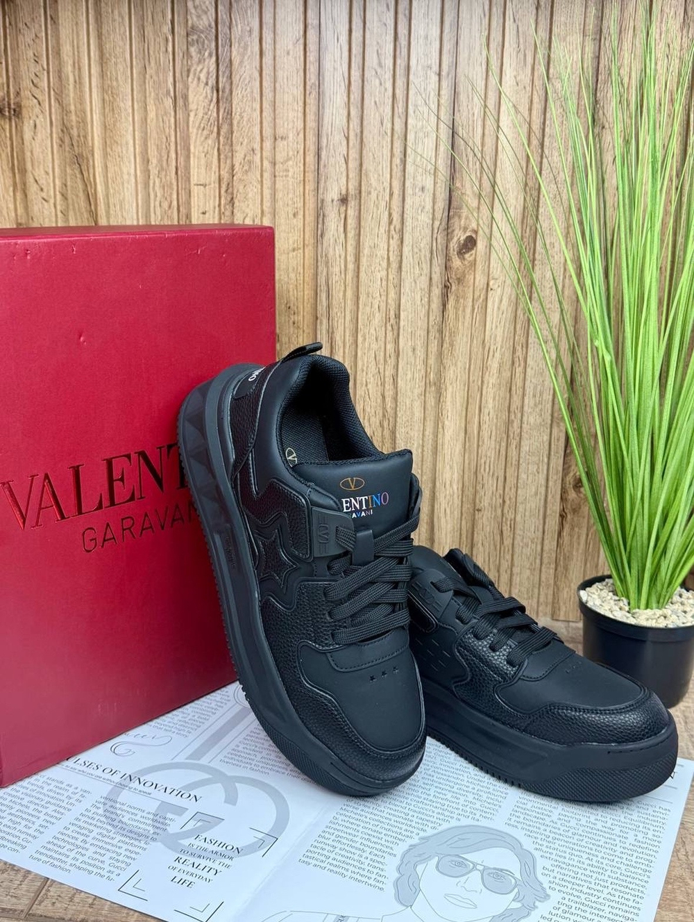 Кроссовки Valentino