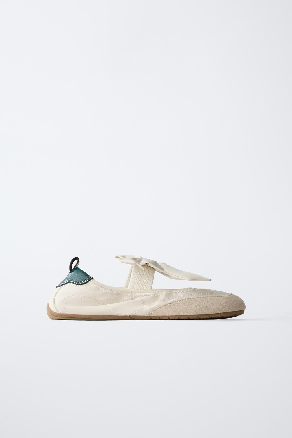 ZARA СПОРТИВНЫЕ БАЛЕТКИ С БАНТОМ, БЕЛЫЙ