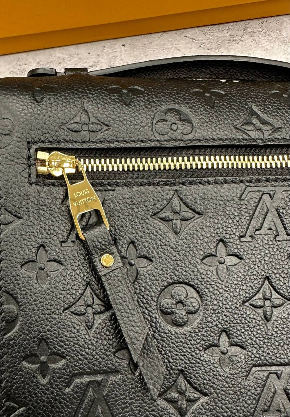 Черная кожаная сумка Pochette Metis Louis Vuitton