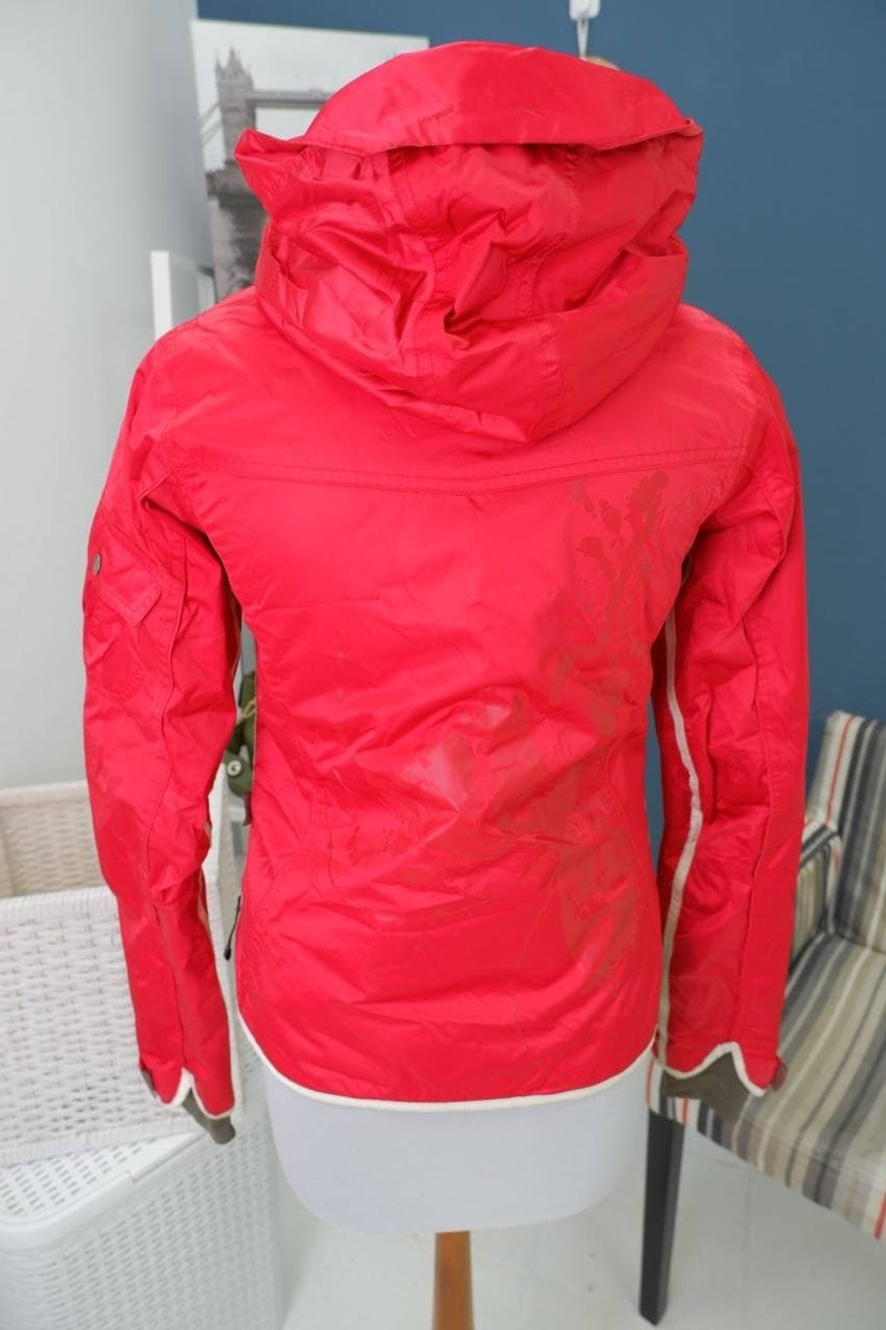 Куртка Oneill яркая 42 размер