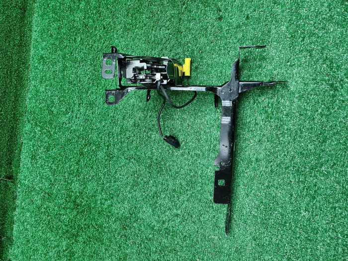 Кронштейн фары левый BMW 3er G20 (2018-н.в.)