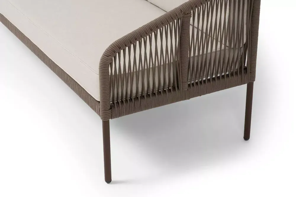 "Канны" диван 3-местный плетеный из роупа, каркас алюминий коричневый (RAL8016) муар, роуп коричневый круглый, ткань бежевая 035