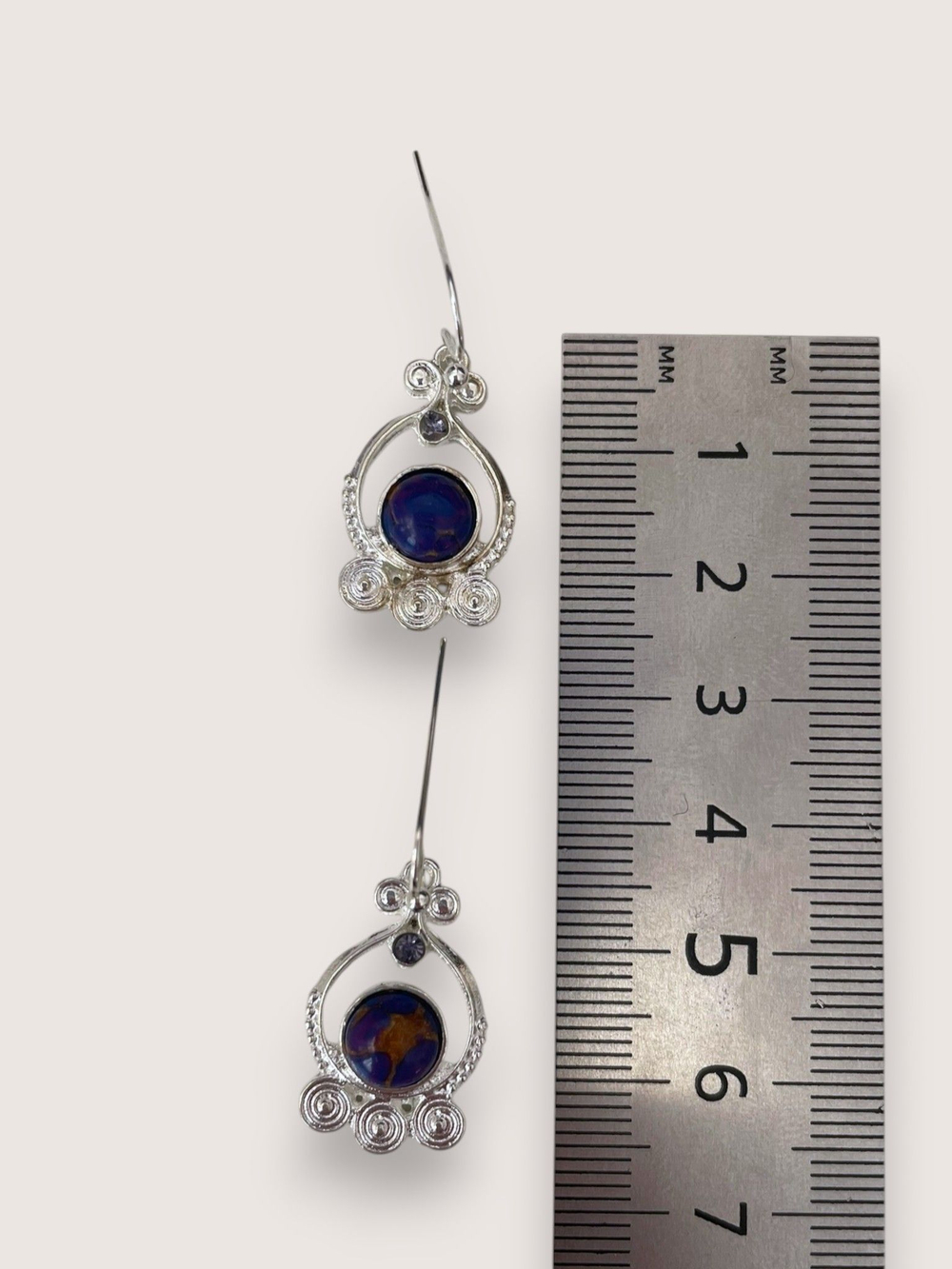 Серьги подвески с завитком