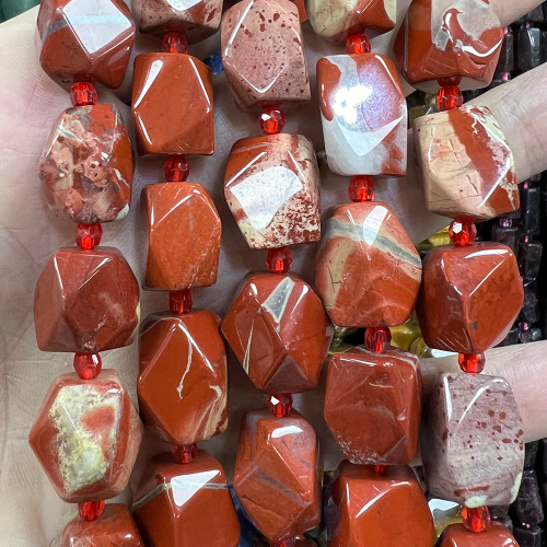 Яшма красная бусины 13х18/22 мм, крупная грань, нитка 38 см