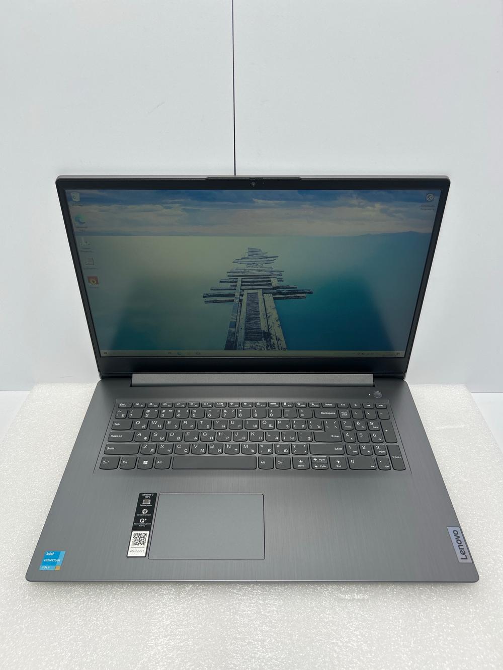 Ноутбук Lenovo IdeaPad 3 17ITL6 (82H9003QRU) 17"/Intel Pentium Gold 7505/RAM 8GB/SSD 256GB/Intel UHD Graphics/1600x900/TN/Windows 11/Подсветка кл-ры:нет/Цвет: Серебристый. Состояние: B1