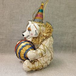 Ёлочная игрушка Медвежонок в колпаке с шаром