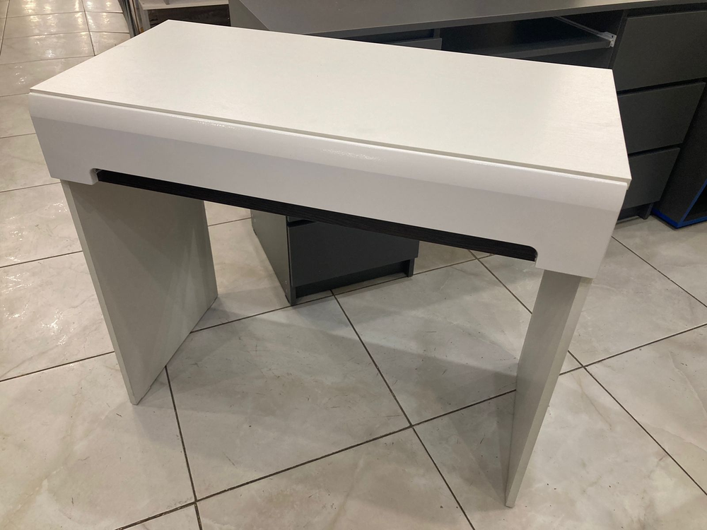 Стол макияжный Стокгольм белый/белый глянец