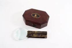 Складная лупа в деревянной коробке