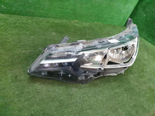 Битая Фара левая Toyota Corolla E160 15-19 галоген