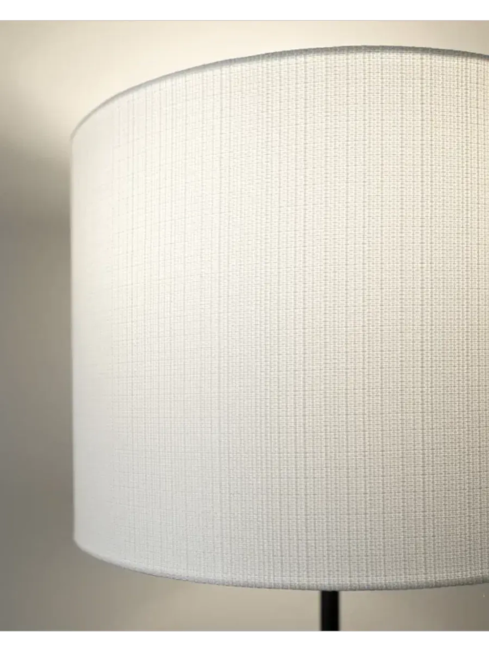 Торшер напольный с абажуром в гостиную современный