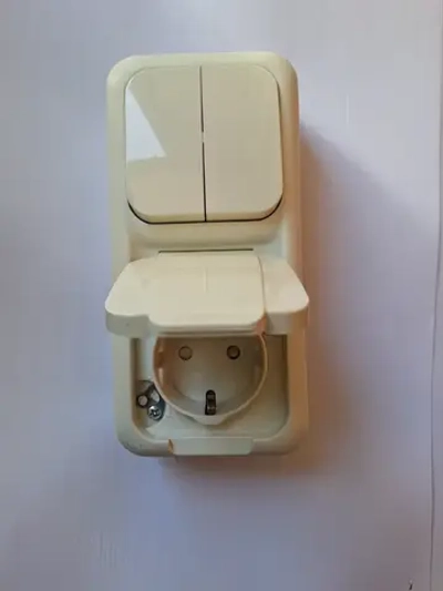 Блок комбинированный розетка + 2 кл выключатель VIKO верт