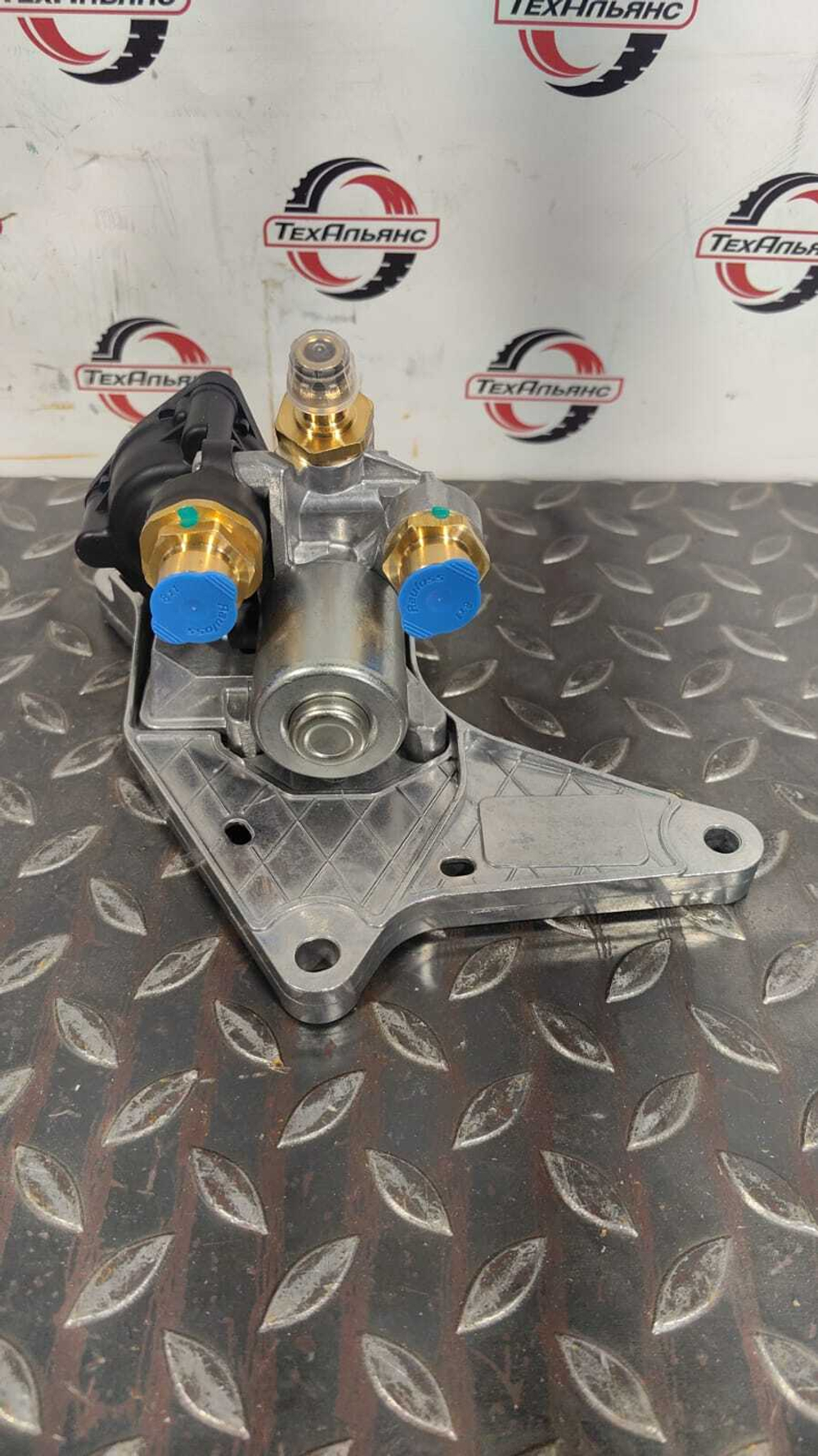 Клапан воздушный тормозной 21991157