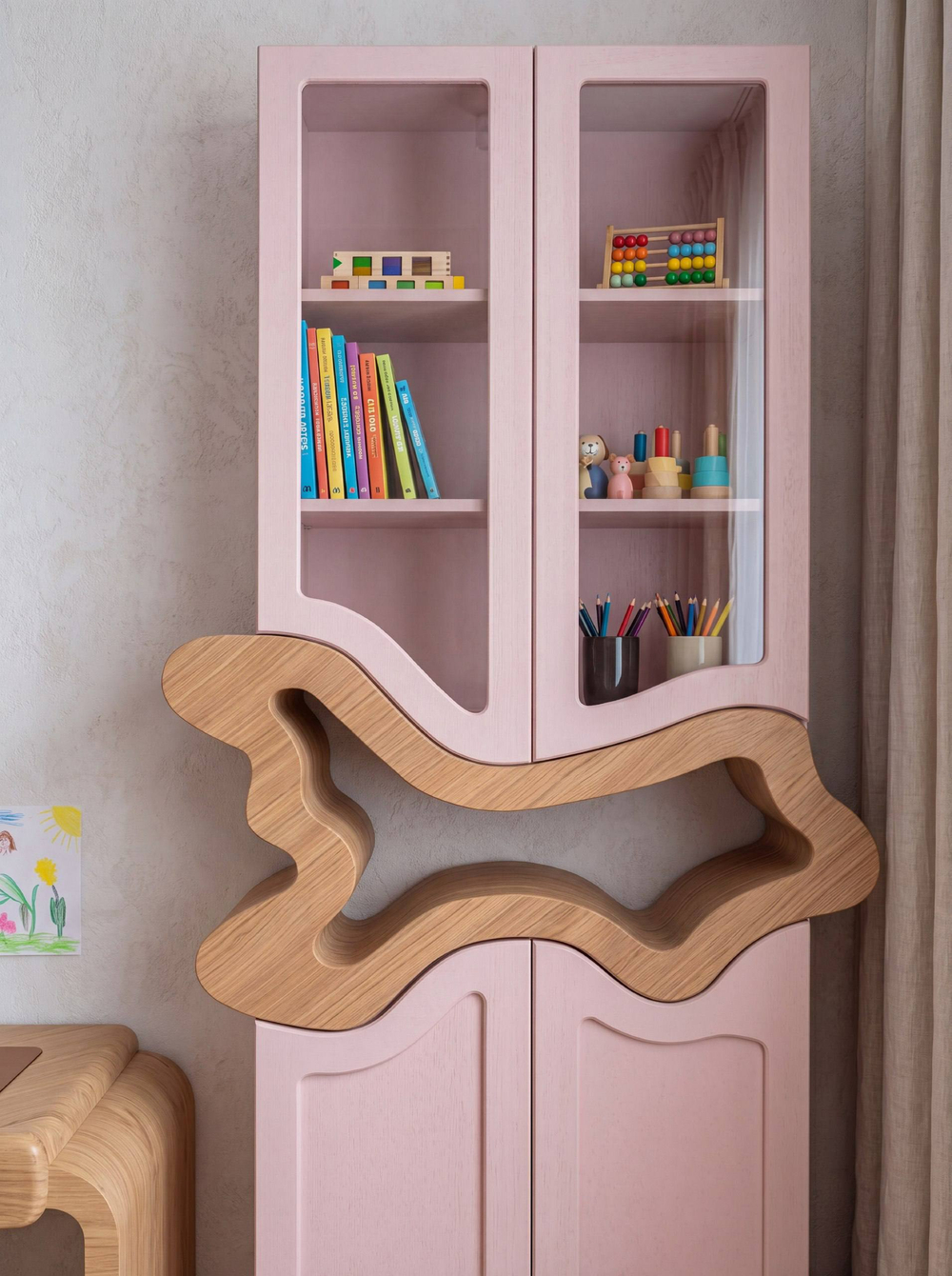 Шкаф "Корень" с частично закрытыми дверцами"