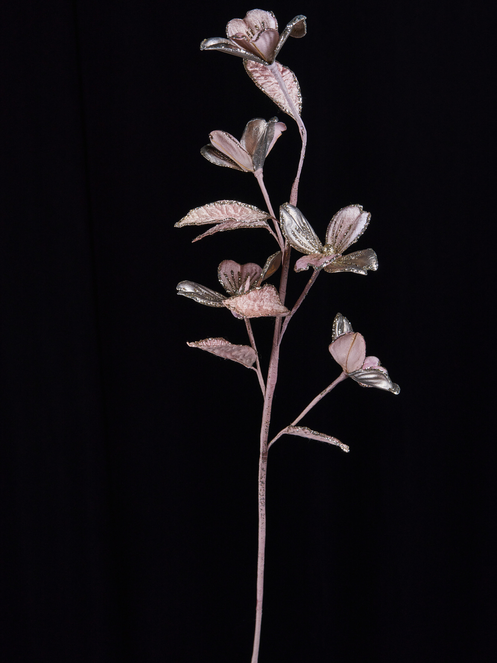 Веточка с листьями кизила 64см ChristmasDeLuxe платина