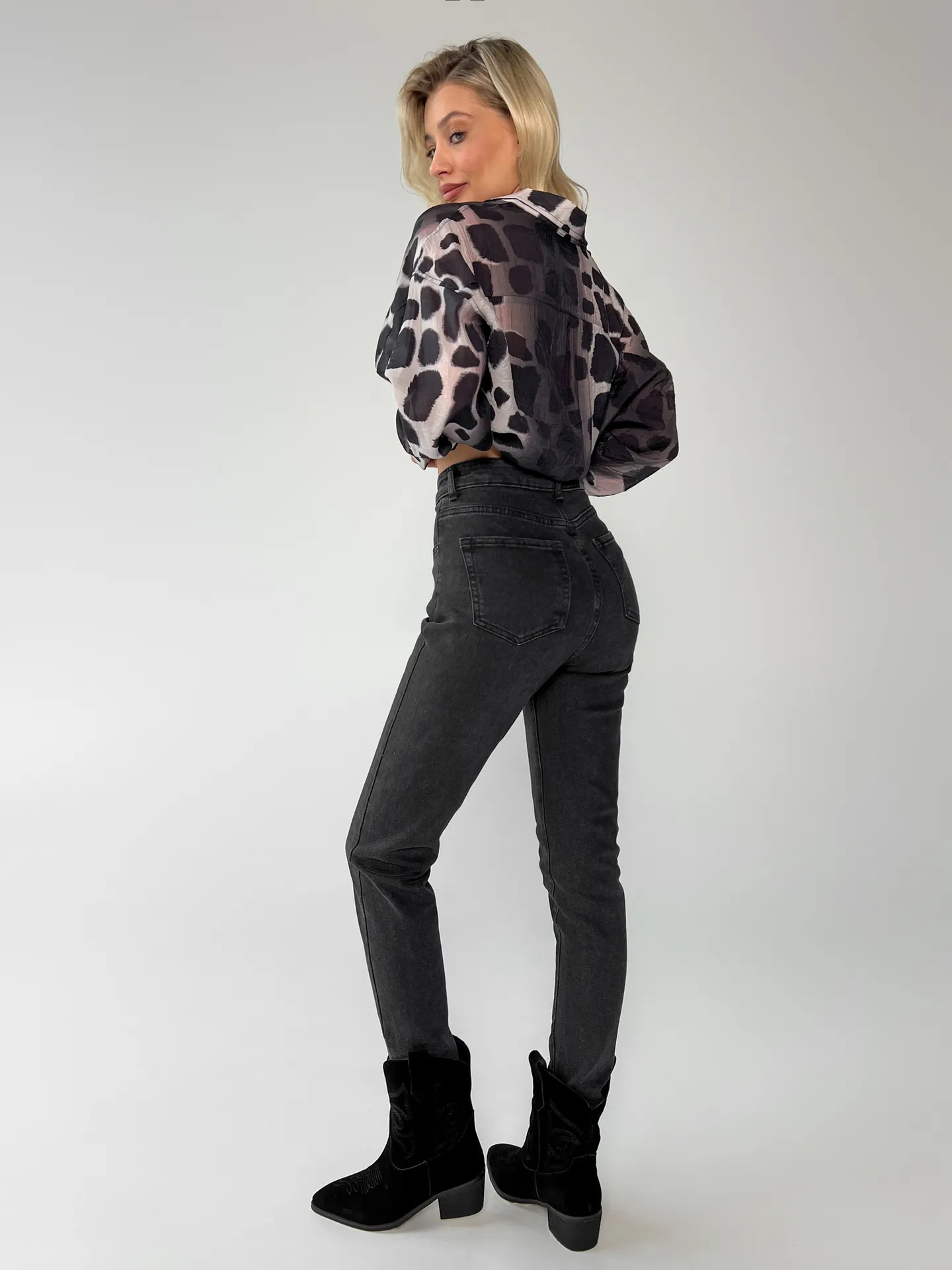 Джинсы Denim 2822 зауженные к низу однотонные