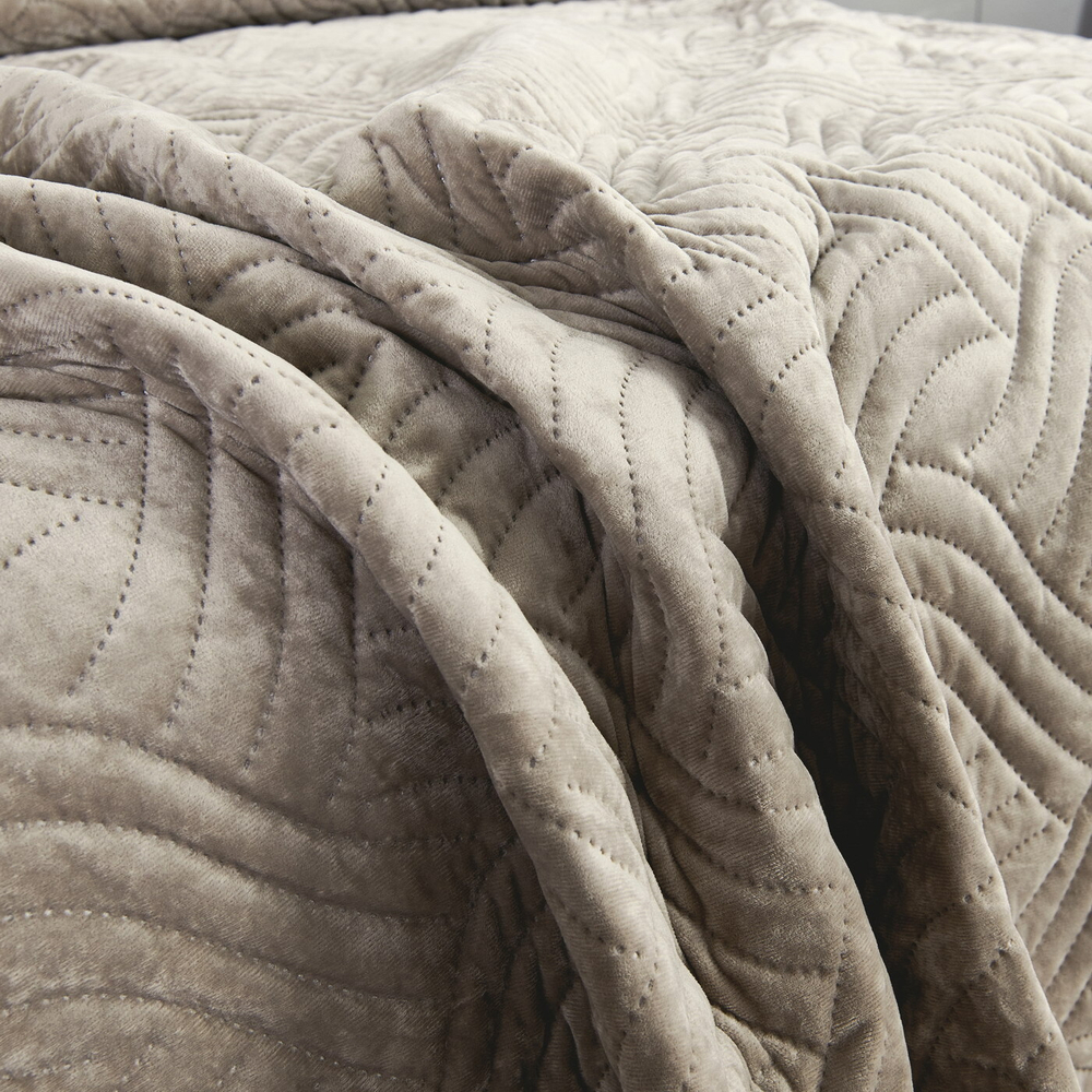 Покрывало 160x220 Sofi De MarkO Деварта бежевое