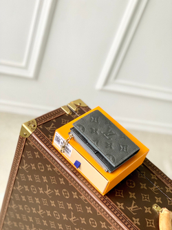 Louis Vuitton Lisa Wallet