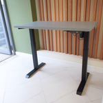 Регулируемый компьютерный стол Motor UP с регулировкой по высоте — столешница МДФ серый