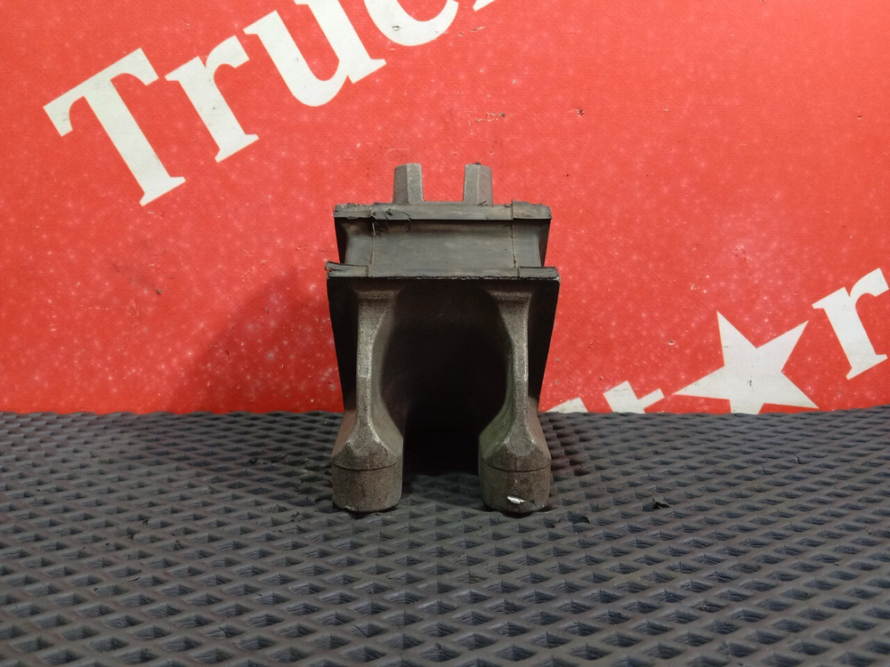 Подушка двигателя передняя