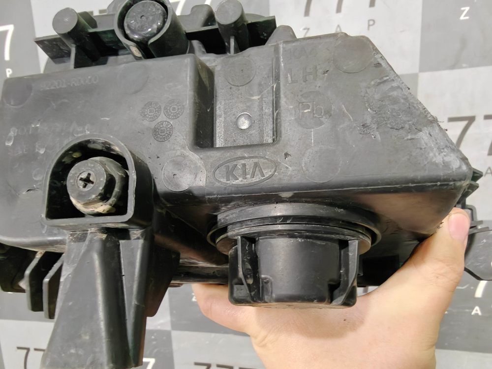 ПТФ передняя левая Kia Carnival 4 (KA4) 20-нв Б/У Оригинал 92201R0000