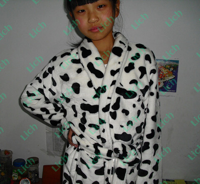 Халат детский разнообразных расцветок с аппликациями