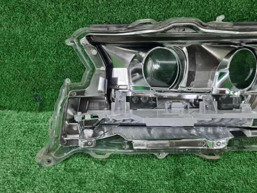 Стекло фары правое Toyota Land Cruiser 200 (2015-2021) LED