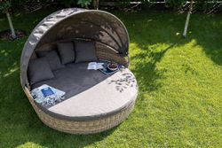 "Стильяно" плетеная кровать круглая, цвет соломенный