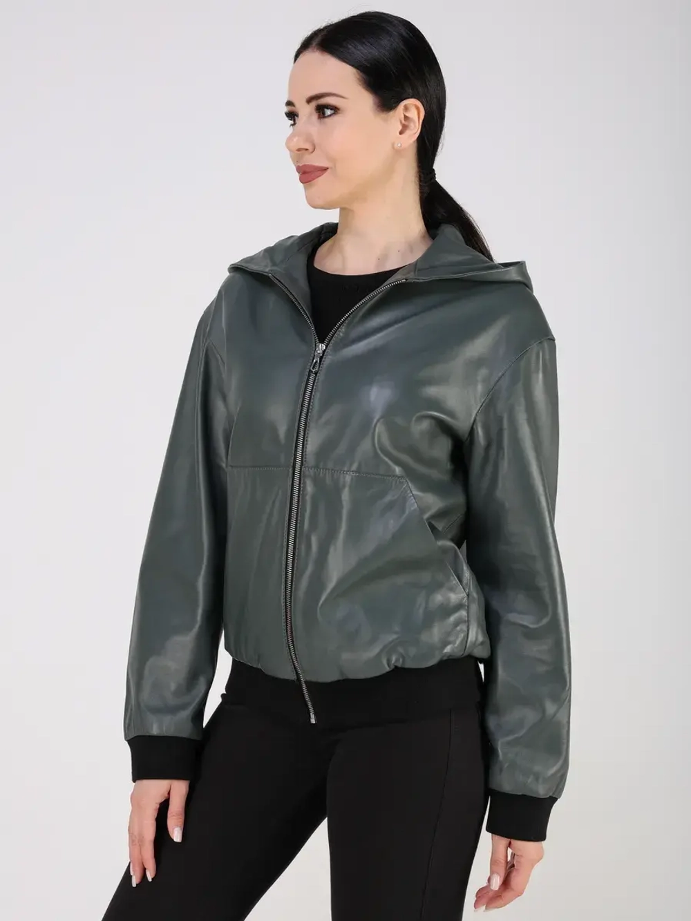 Кожаная куртка демисезонная с капюшоном