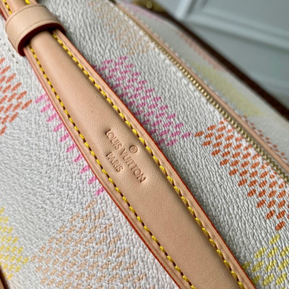 Louis Vuitton Pochette Metis East West