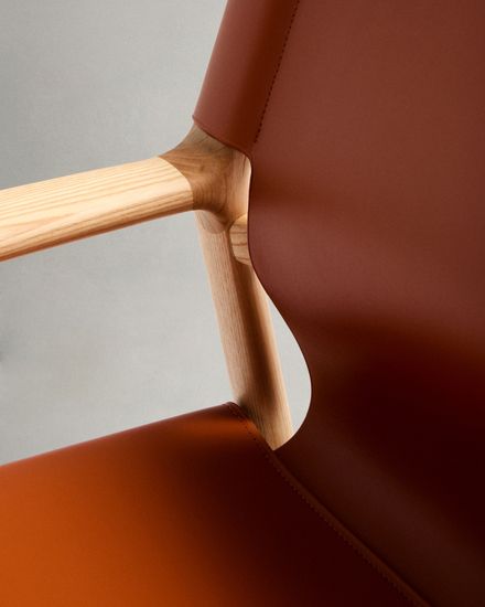 Кресло Jan из переработанной кожи светло-коричневого цвета и ясеня в натуральном цвете