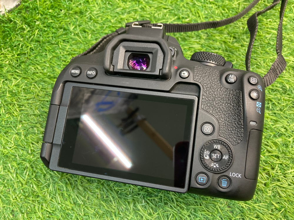 Canon EOS 850D kit 18-55mm IS STM 42.000 кадров