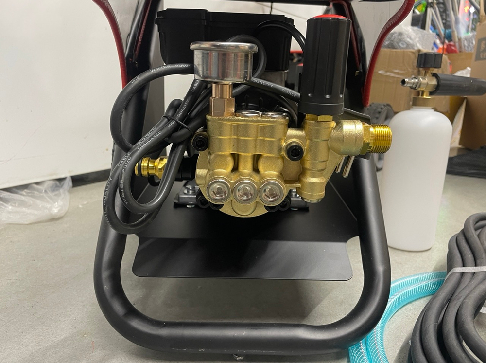 ЛЮКС Мойка (М360 - ЛЮКС Серебро) высокого давления, без масляная, с пенным пистолетом в комплекте (80-130 бар, 2500 Вт)  (Гарантия 14 дней)