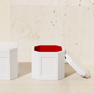 Белый гипсовый подсвечник в стиле "Картье" с крышечкой в подарочной упаковке