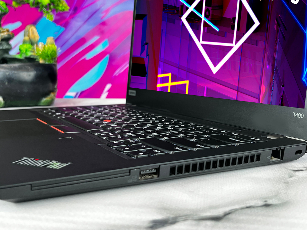 Ноутбук Lenovo ThinkPad T490, 14" 2K IPS, Intel Core i7-8665U, Win Pro, черный