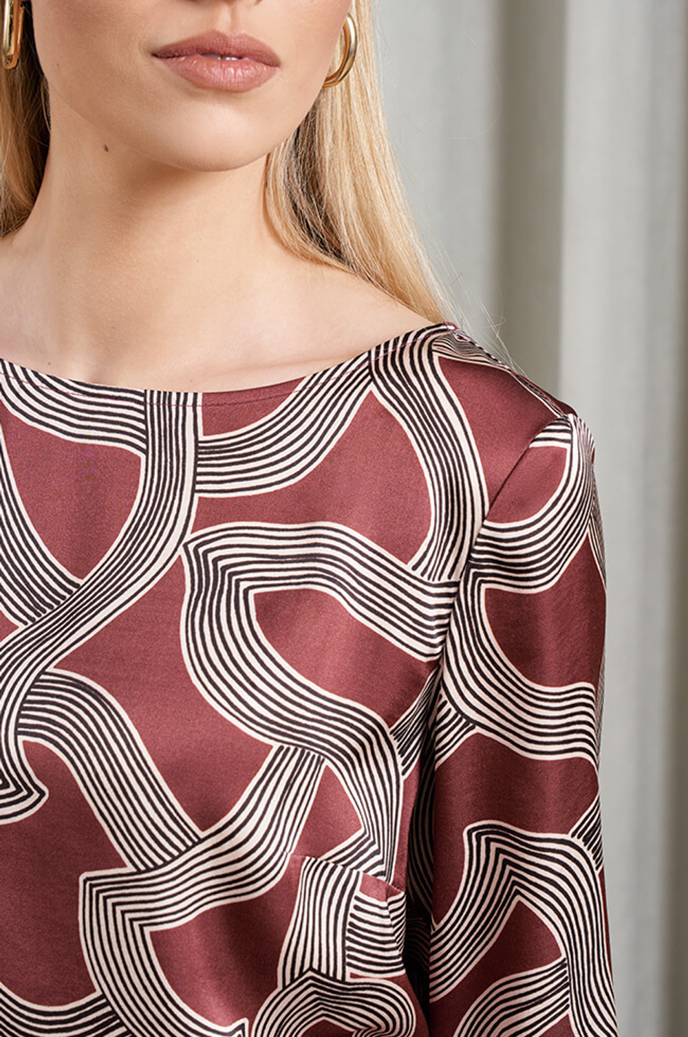 22882 Блузка женская (бордовый принт)