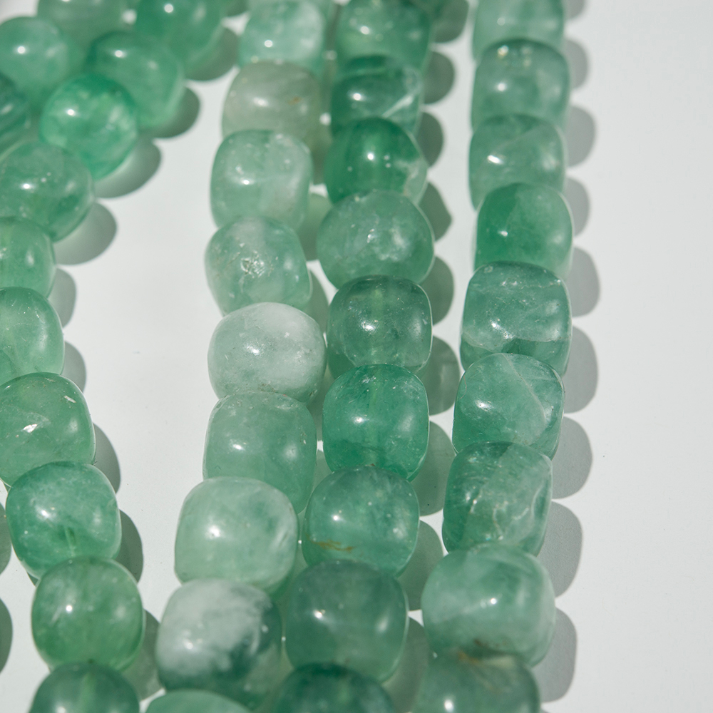 Зеленый флюорит натуральный, фриформ, 14,5-18*15-17мм