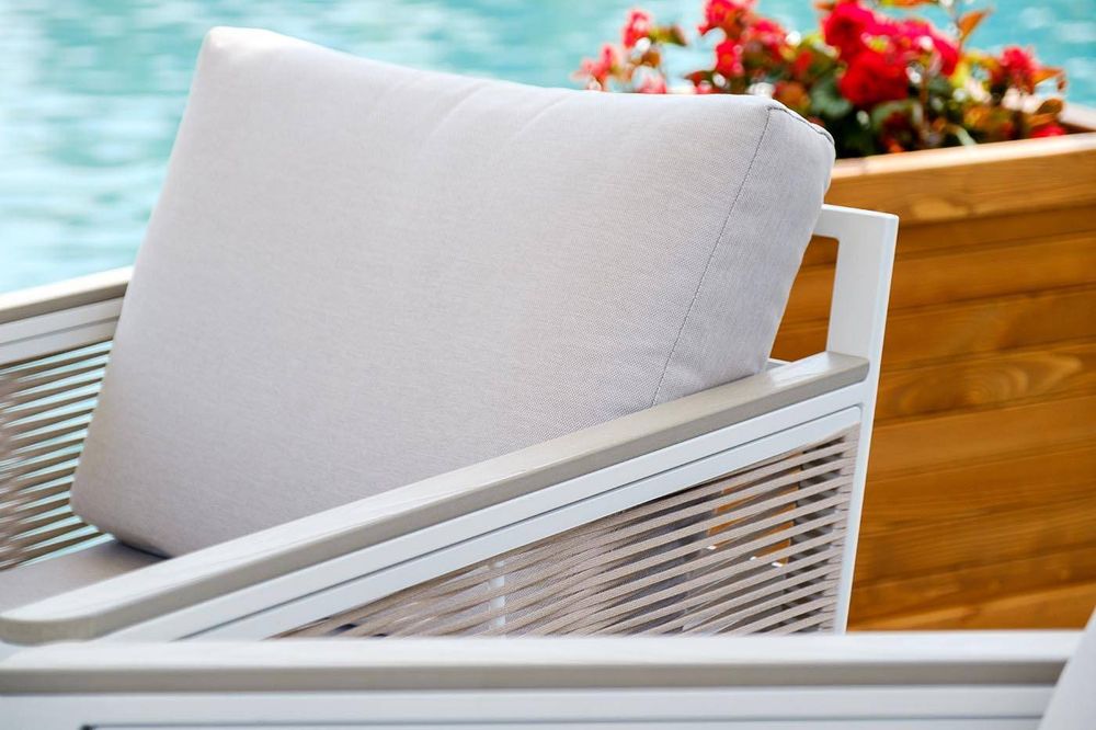 "Сан Ремо" кресло плетеное из роупа садовое, каркас алюминий белый, роуп бежевый, ткань бежевая