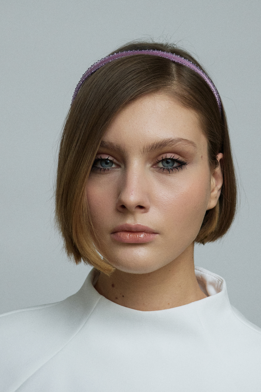 Ободок тонкий сиреневый с декором по контуру