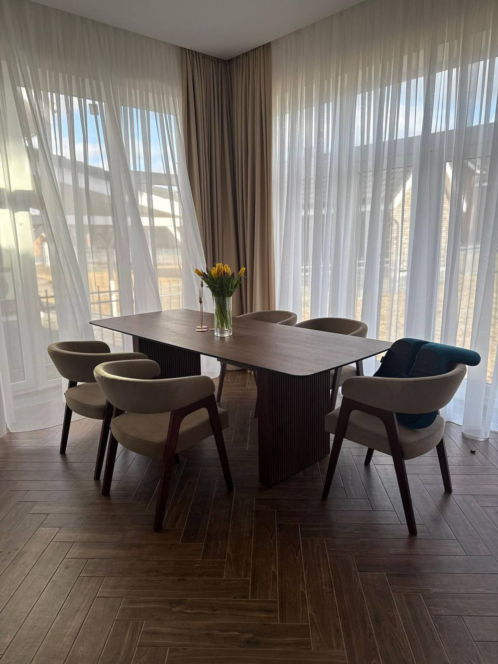 Дизайнерский стол из Дуба