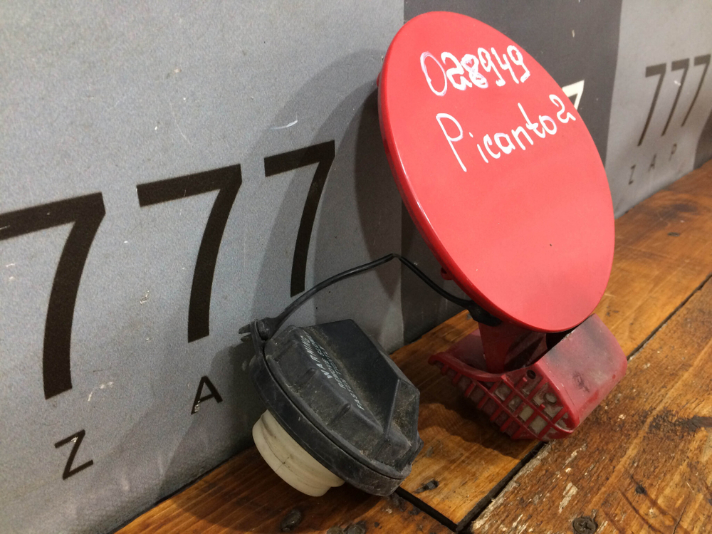 Лючок бензобака Kia Picanto 1 04-11 Б/У Оригинал 6951007000