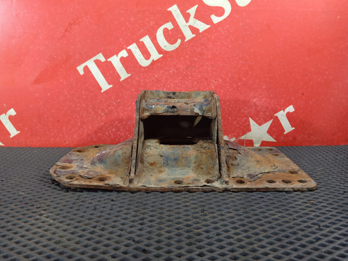 Кронштейн траверсы под КПП