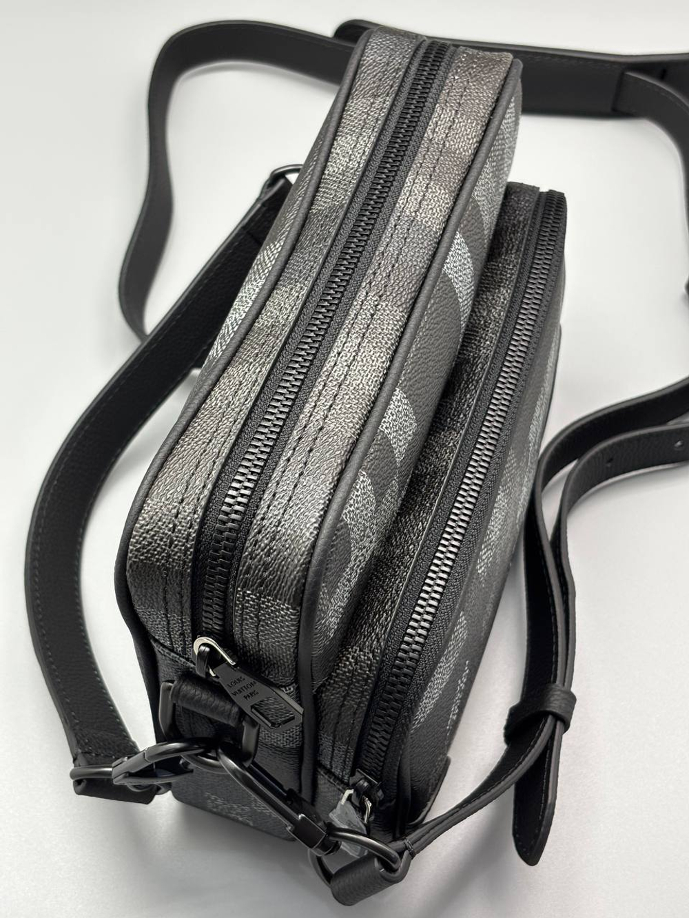 Сумка-мессенджер Louis Vuitton