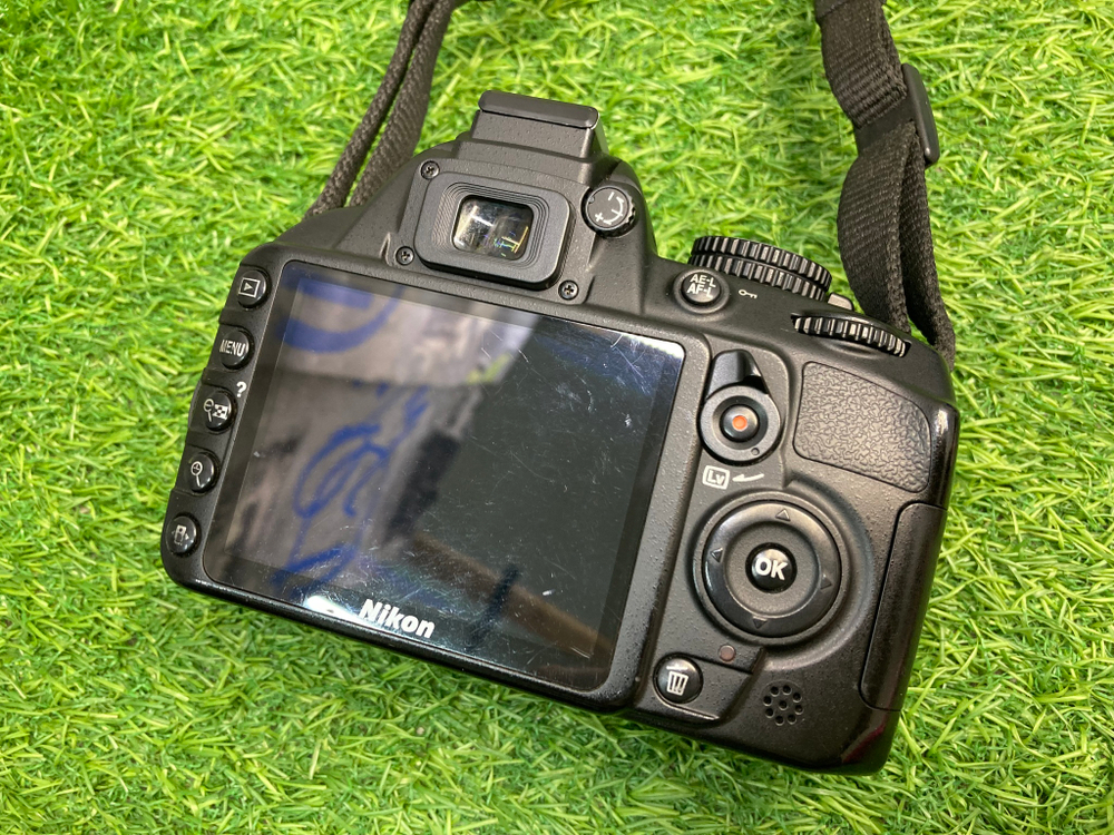 Nikon D3100 Kit AF-S DX 18-55mm 9.000 кадров
